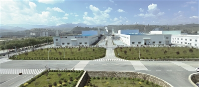 中國建材西寧碳纖維萬噸線生產基地.jpg